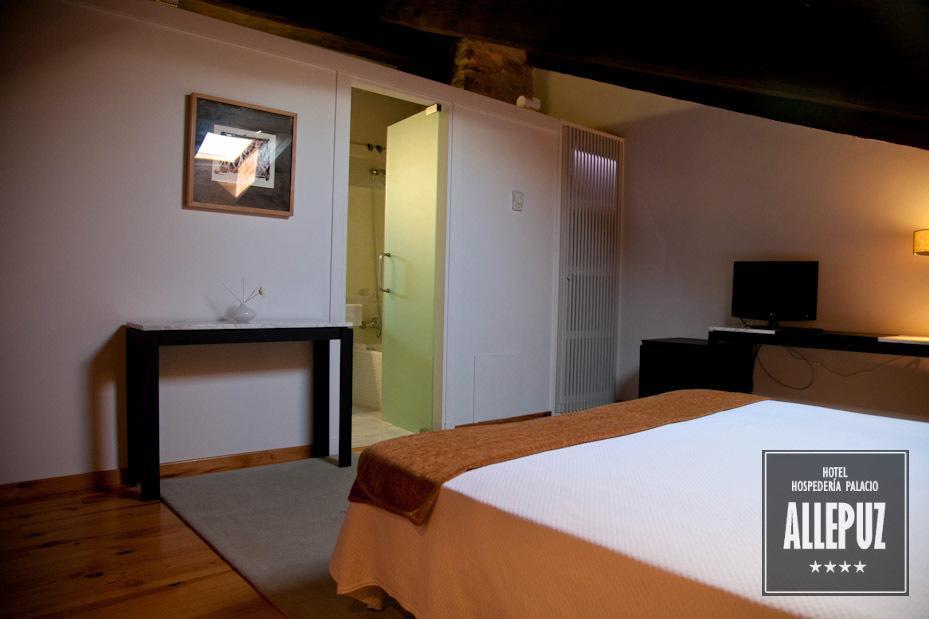 Hotel Hospederia Palacio De Allepuz Camera foto
