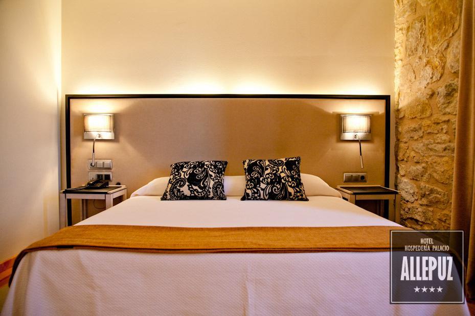 Hotel Hospederia Palacio De Allepuz Camera foto